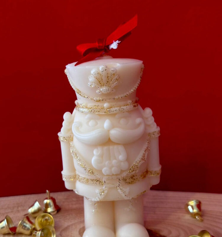 Schiaccianoci grande - Candela in cera di oliva