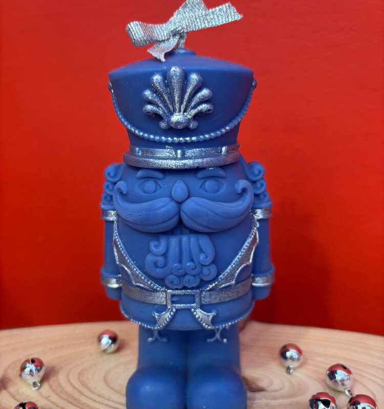 Schiaccianoci - Candela in cera di oliva